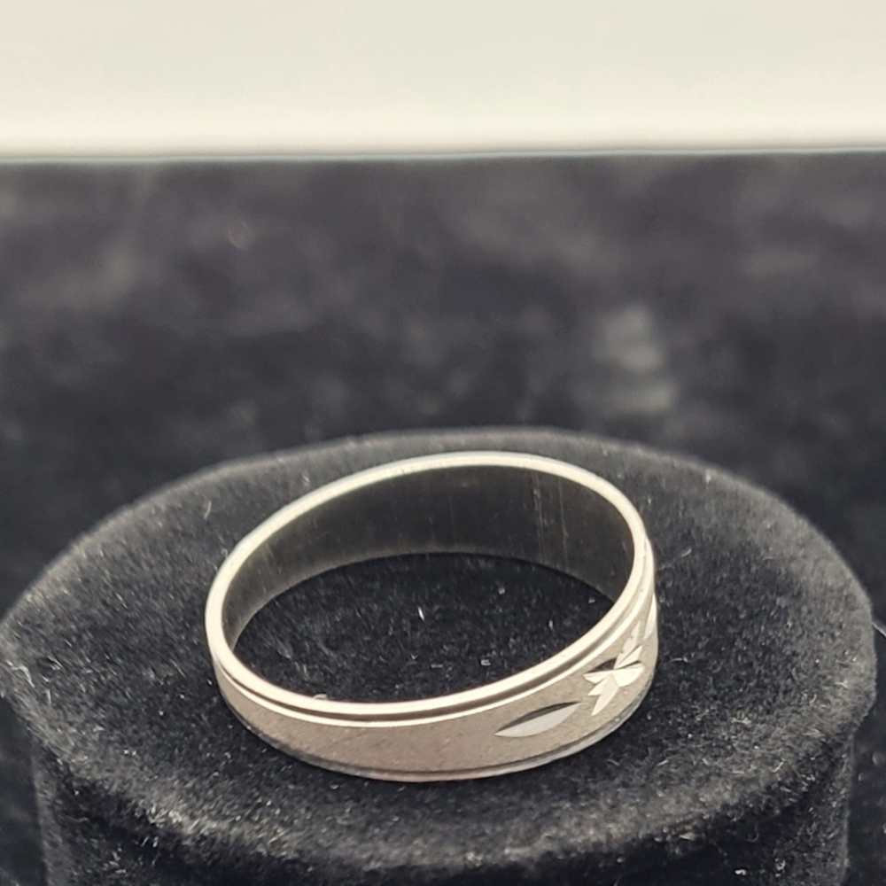 Silver Color Star Pattern Ring Size 6.5 - Picture 2 of 4